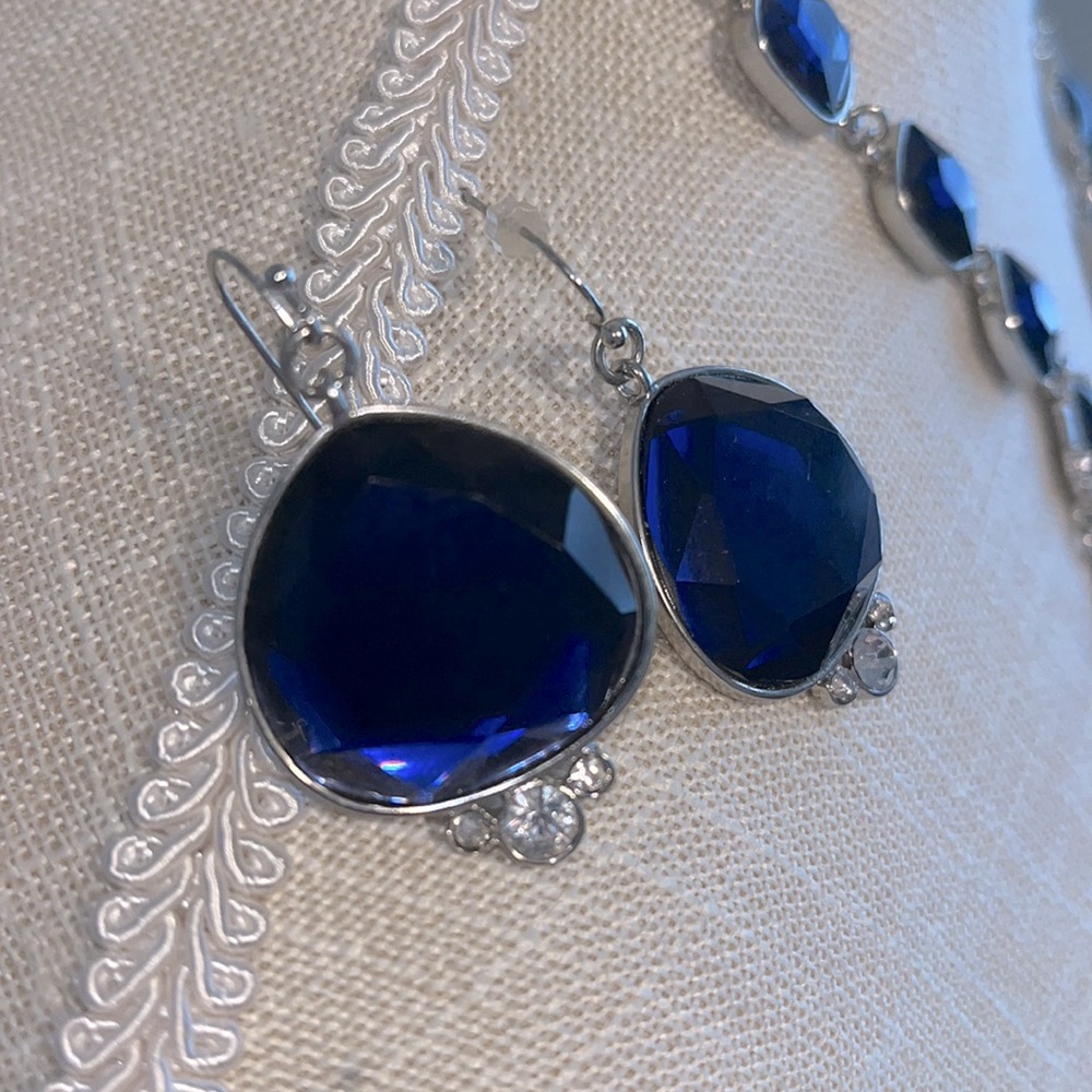 White House Black Market Statement Necklace and matching earrings - Picture 5 of 6
